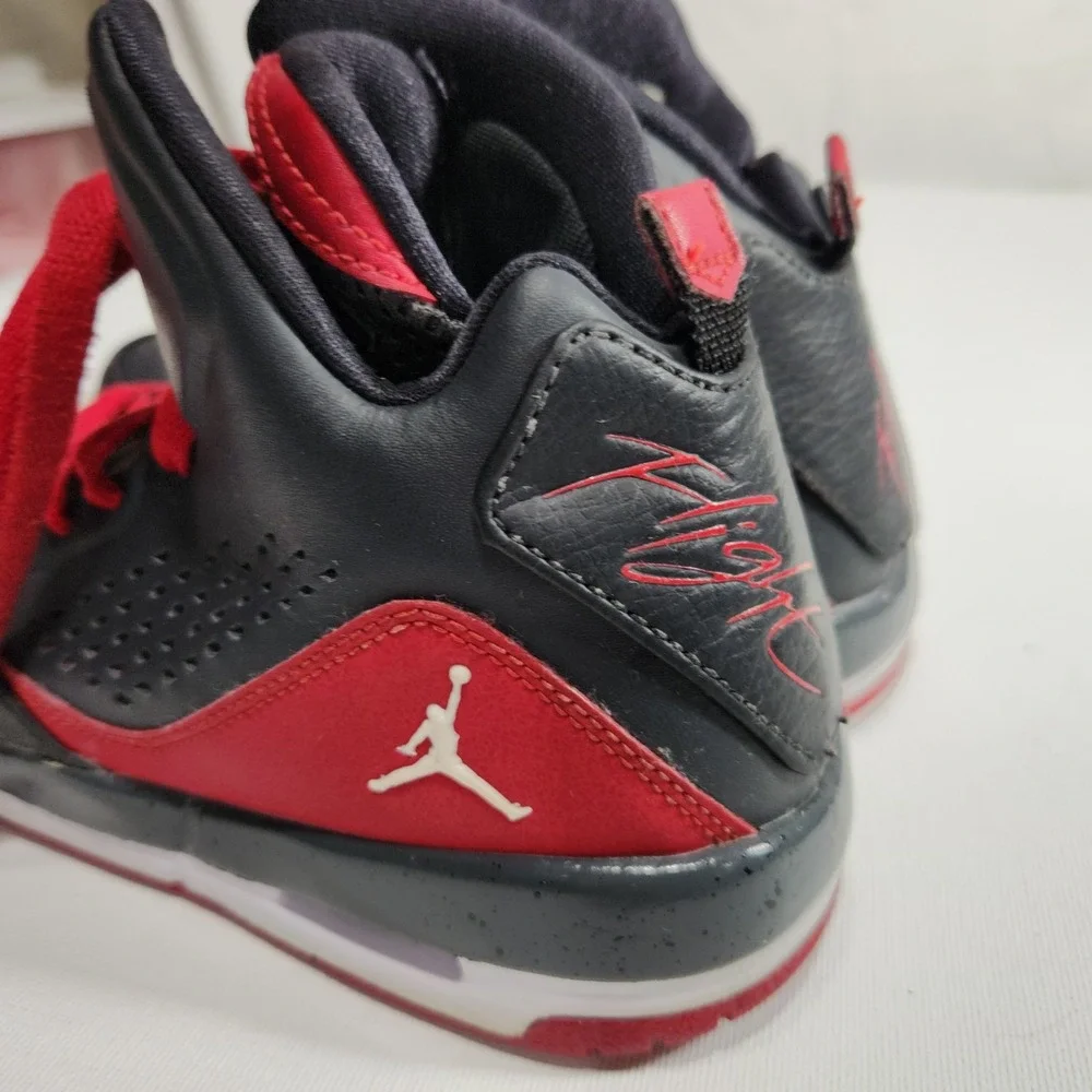 Nike Air Jordan Flight Youth Size 4Y Red/Black Basketball Sneakers 629942-012‎ - Picture 7 of 9